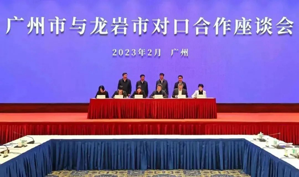 15电子娱乐城-pg电子娱乐平台
和龙岩市教育局签订了《教育对口合作协议》.jpg